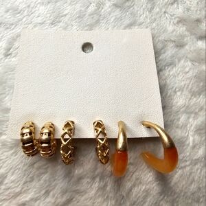 NWT FREE PEOPLE SMALL GOLD TONE HOOP EARRINGS